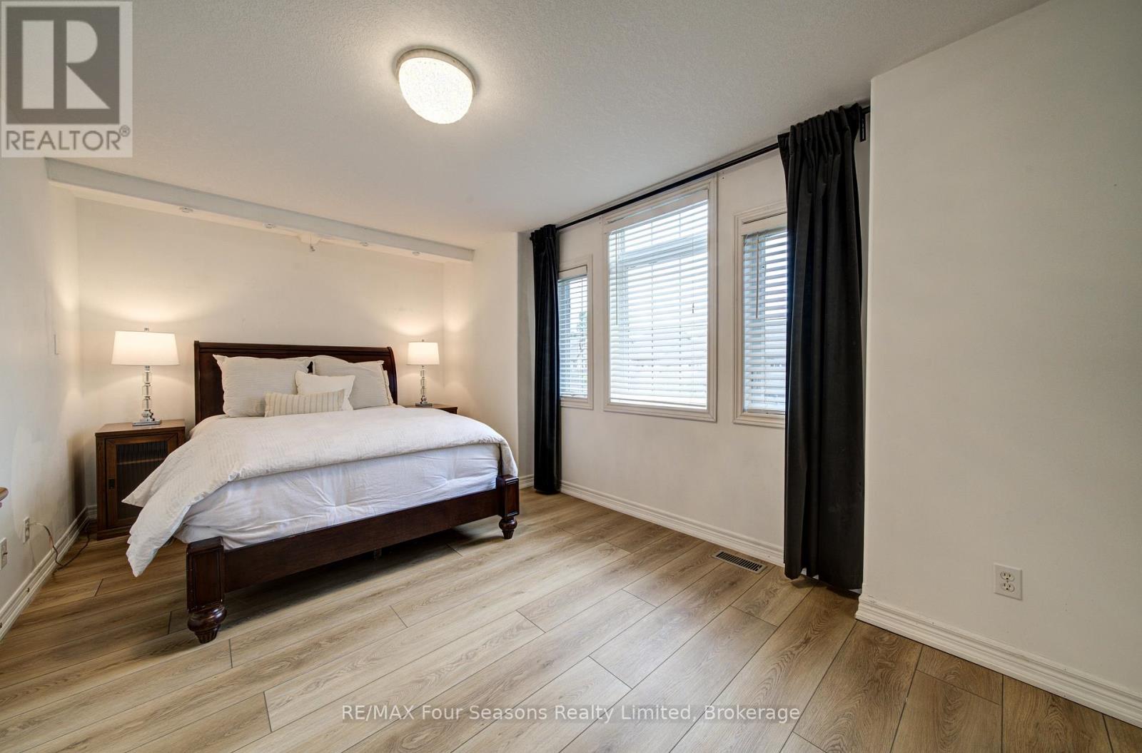 60 BARR STREET - 24