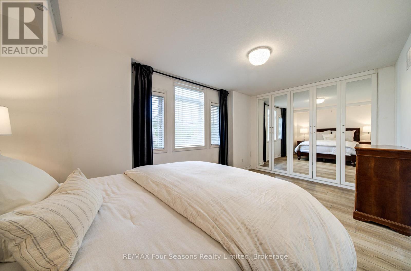 60 BARR STREET - 25