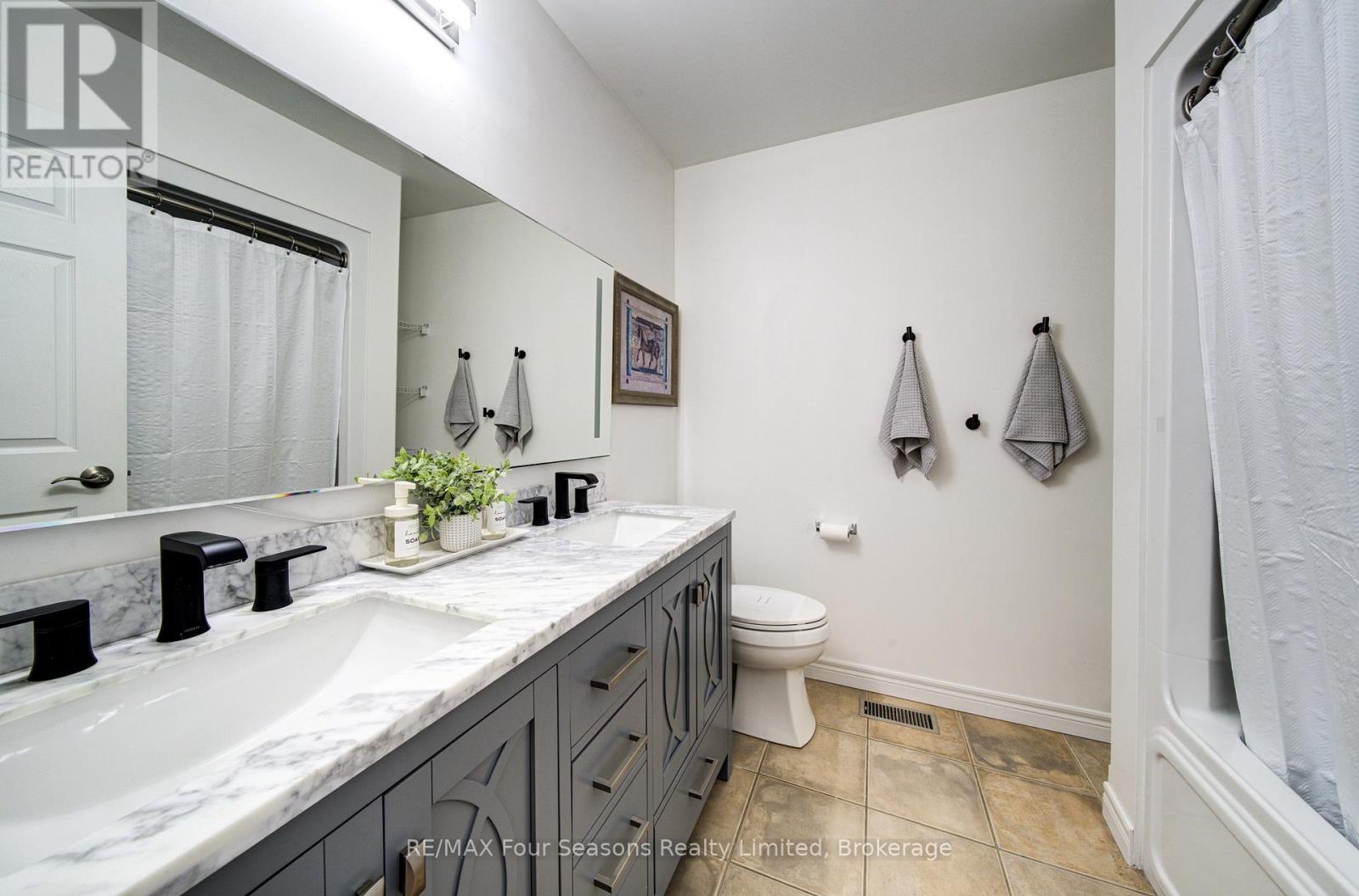60 BARR STREET - 26