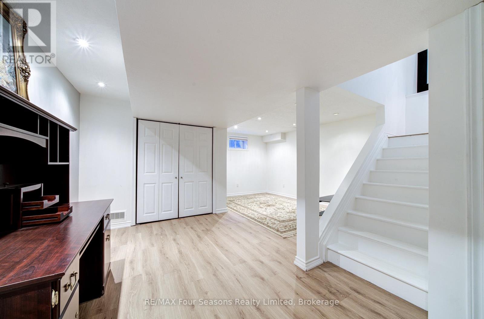 60 BARR STREET - 33