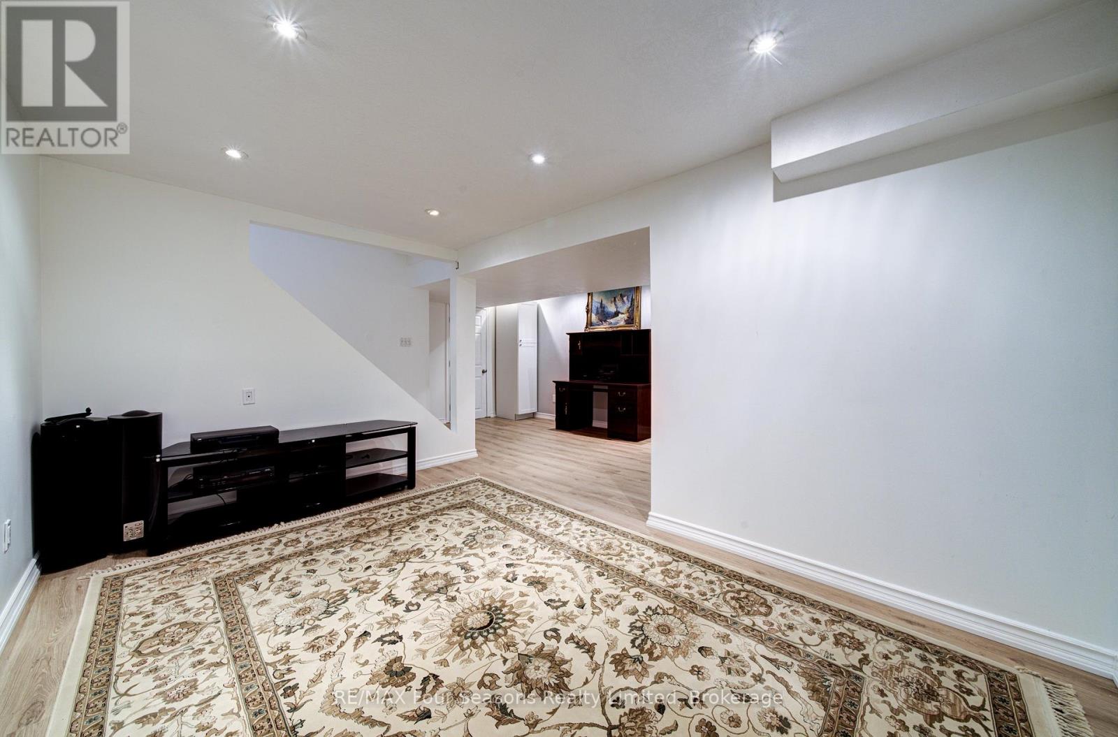 60 BARR STREET - 35