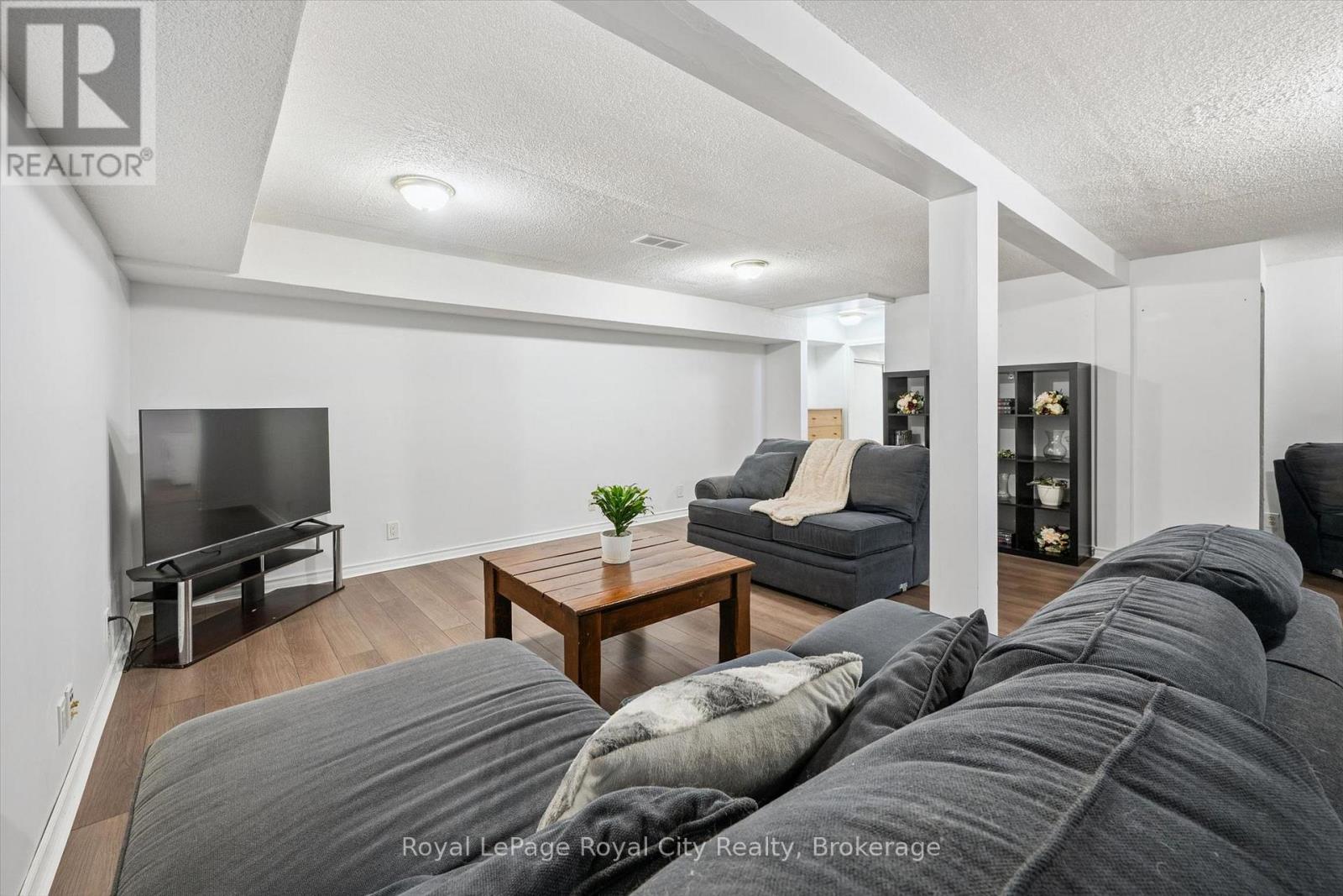 300 AUDEN ROAD - Image 15
