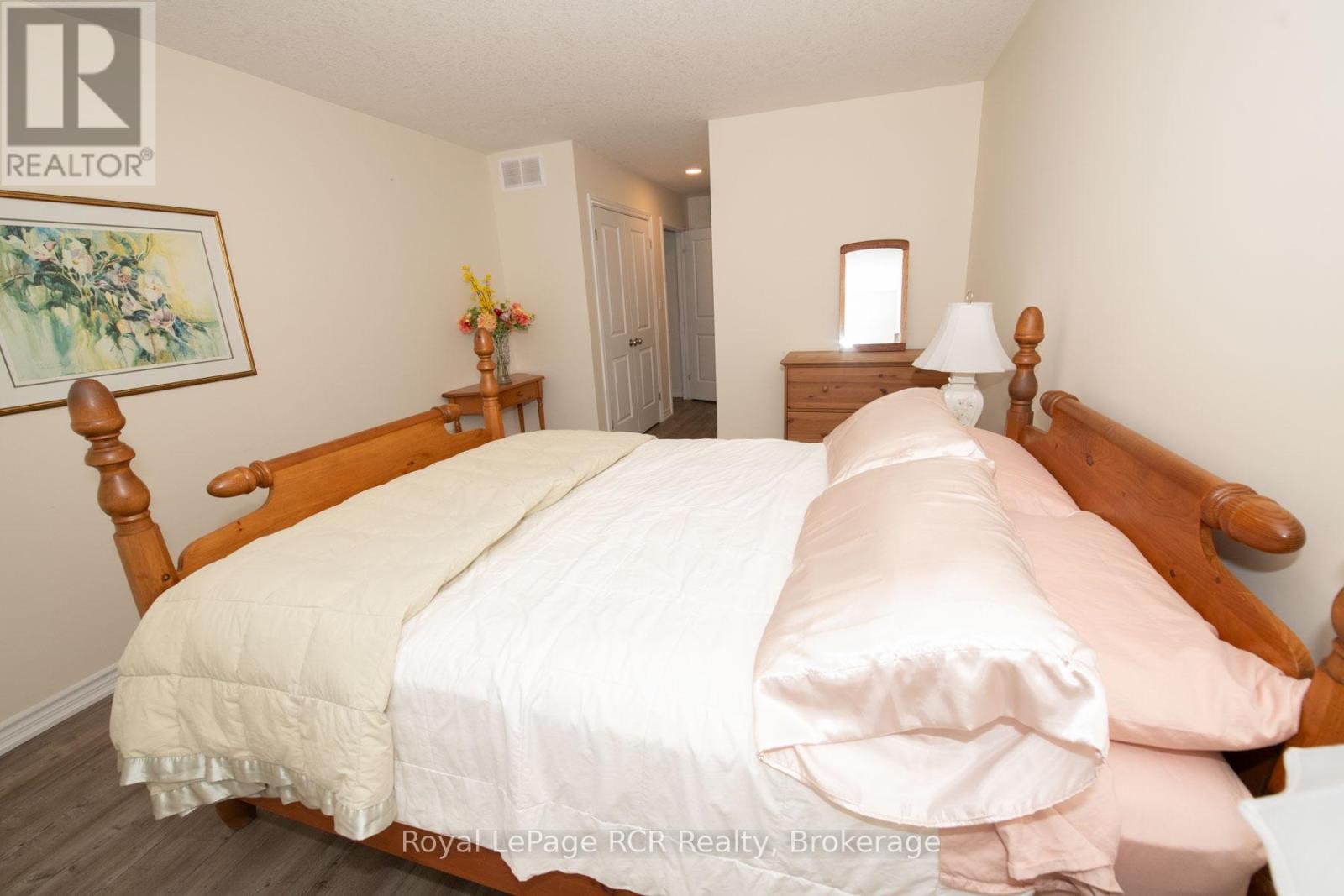 465 WELLINGTON STREET E - 2