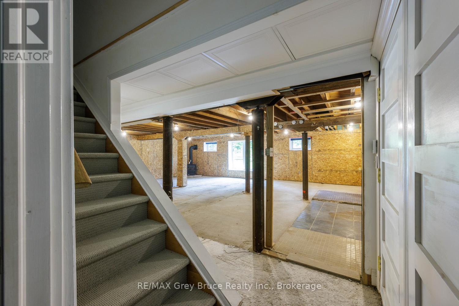 424 HURON ROAD - Image 34
