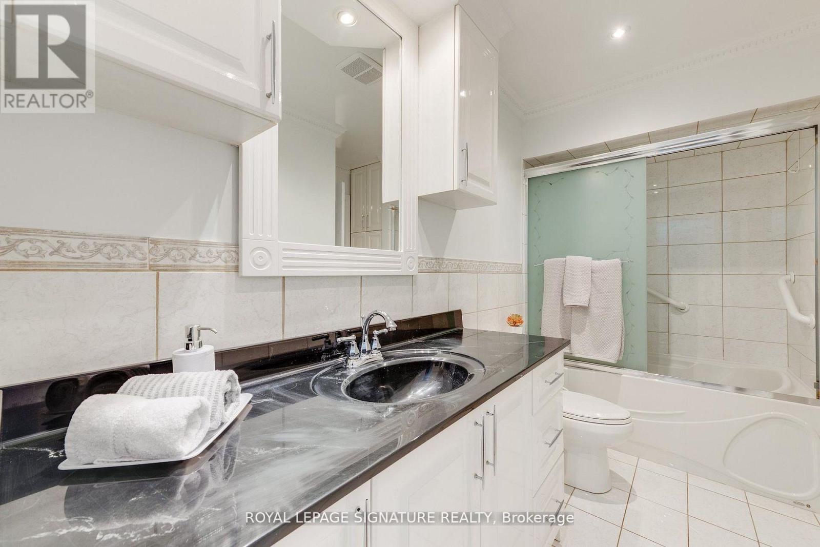 124 EDMONTON DRIVE - 18