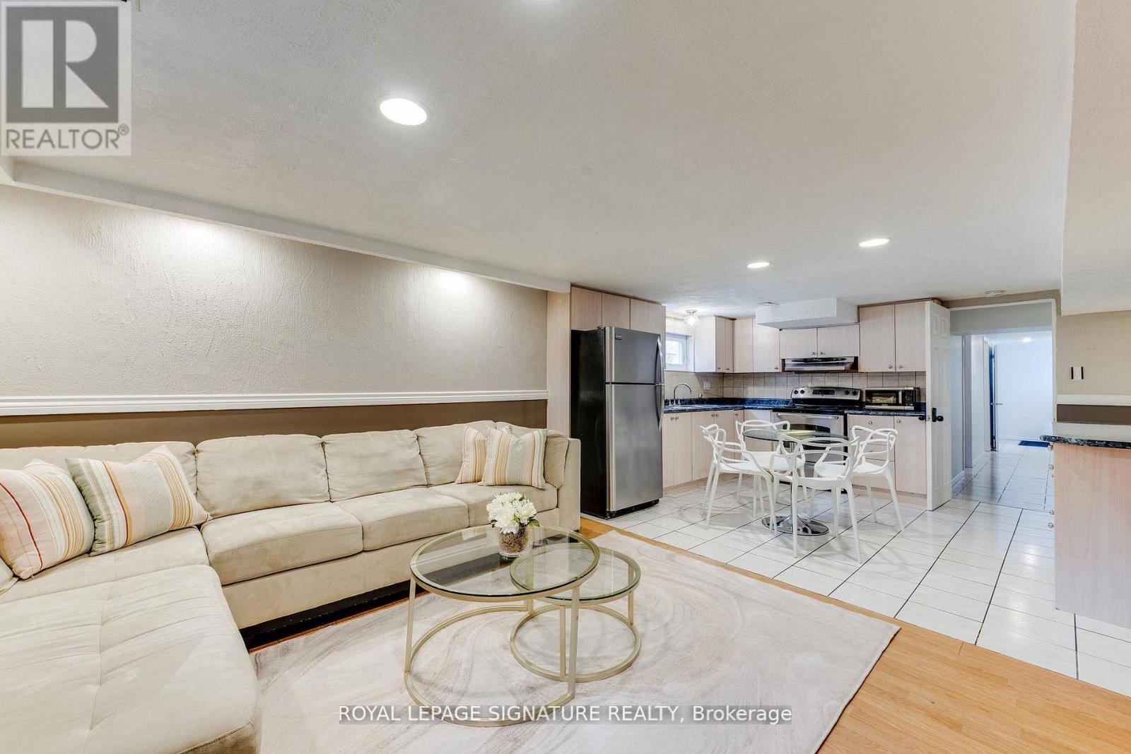 124 EDMONTON DRIVE - 21