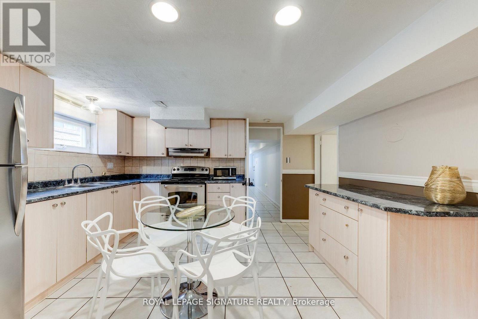 124 EDMONTON DRIVE - 23
