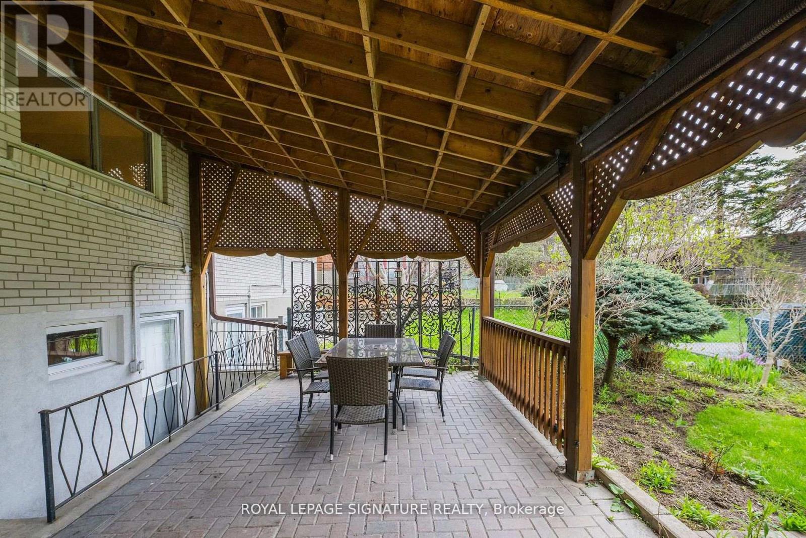 124 EDMONTON DRIVE - 32