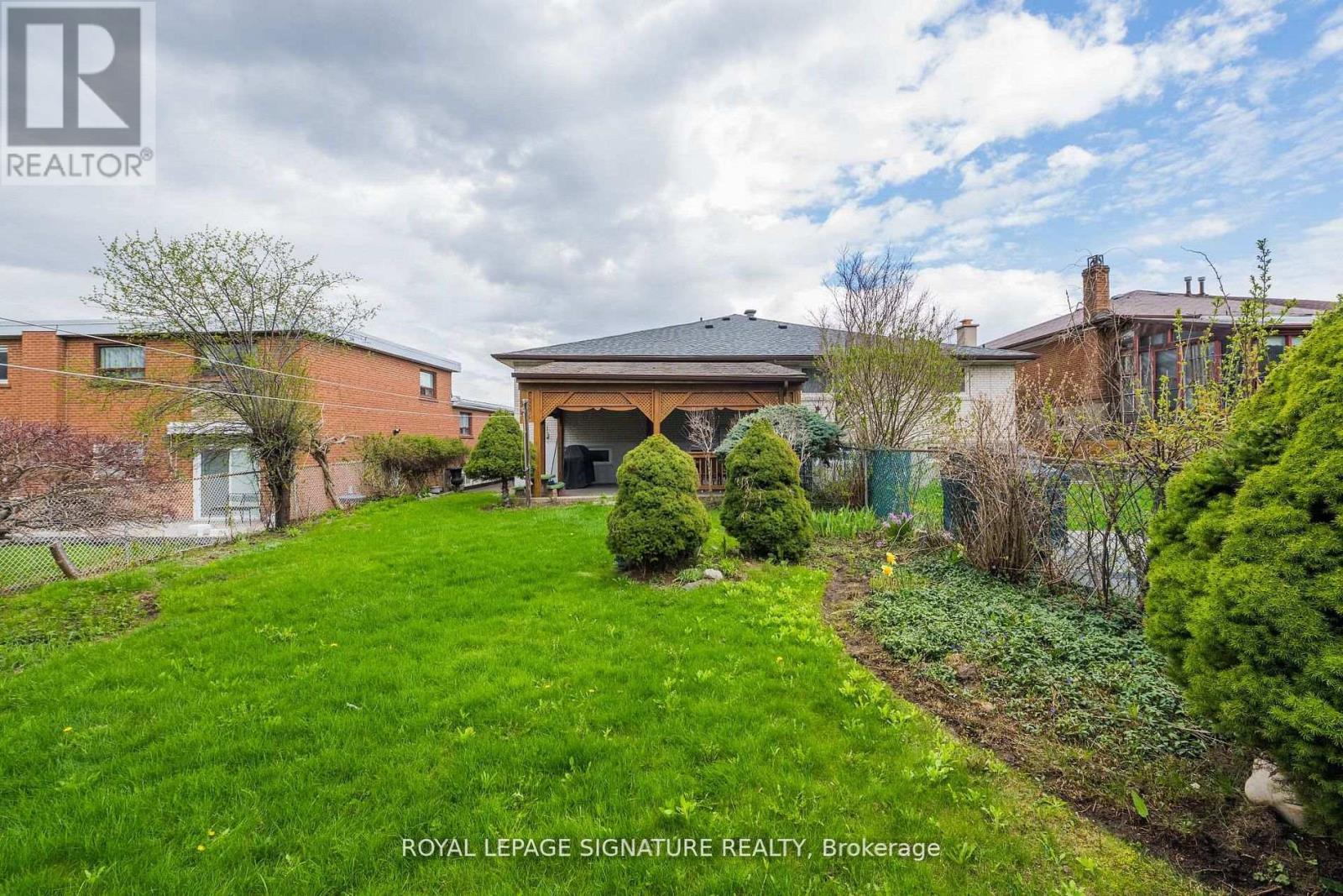 124 EDMONTON DRIVE - 34