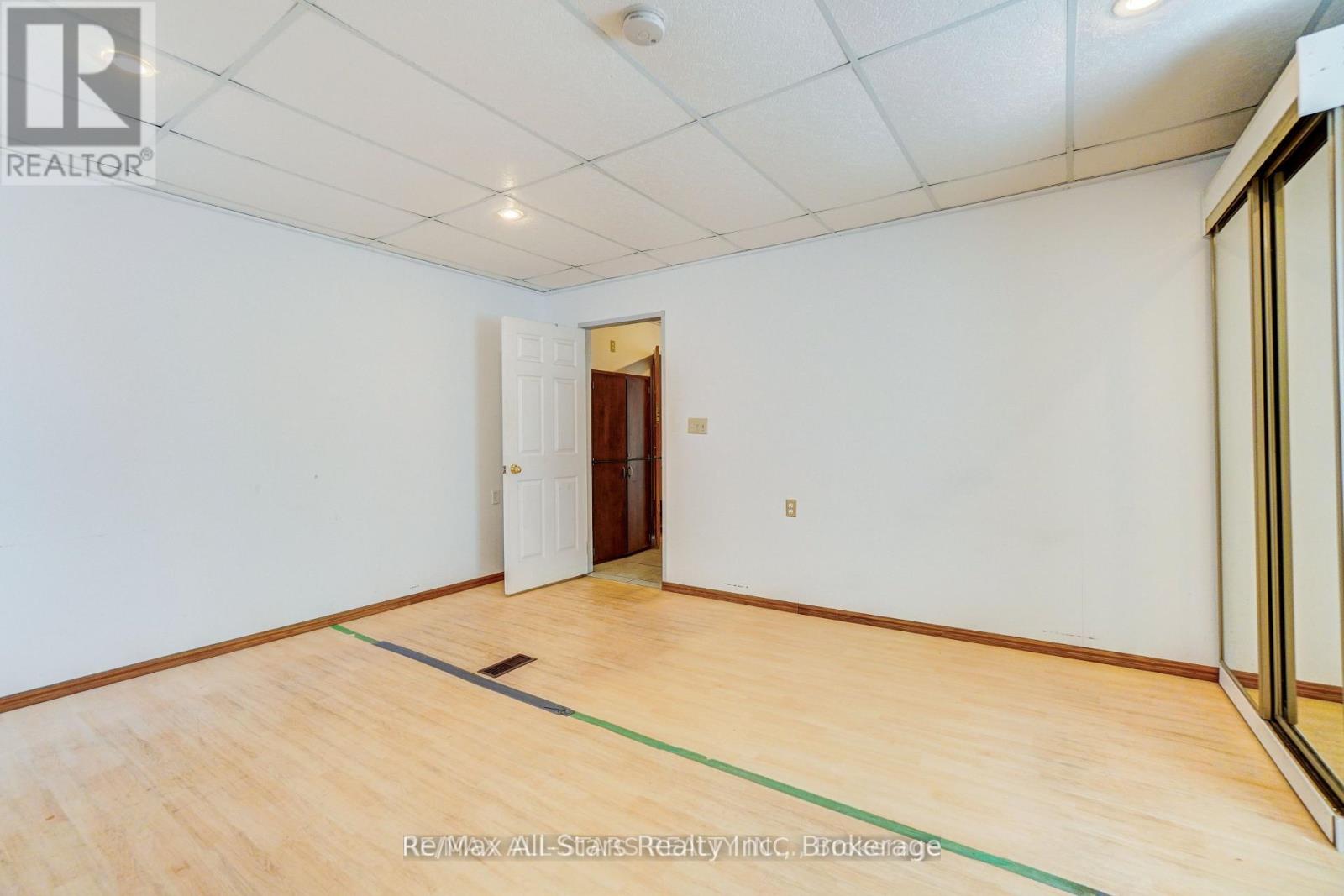 94 ADELAIDE STREET N - 10
