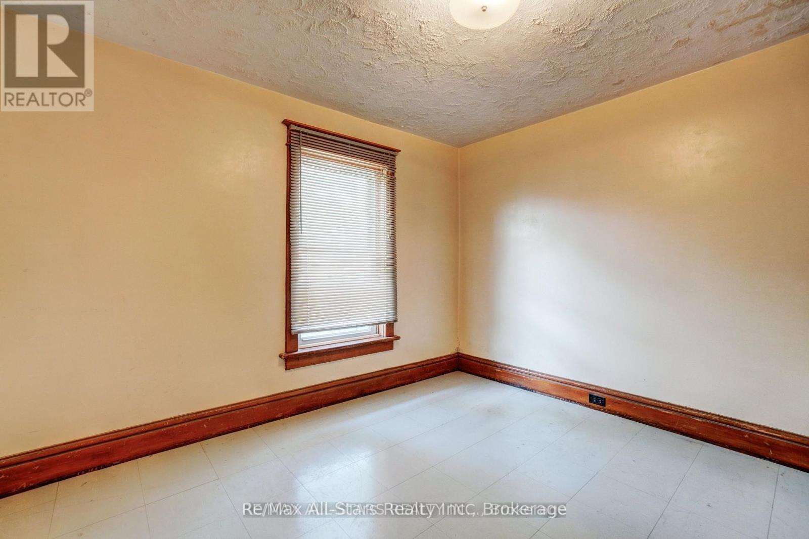 94 ADELAIDE STREET N - 17