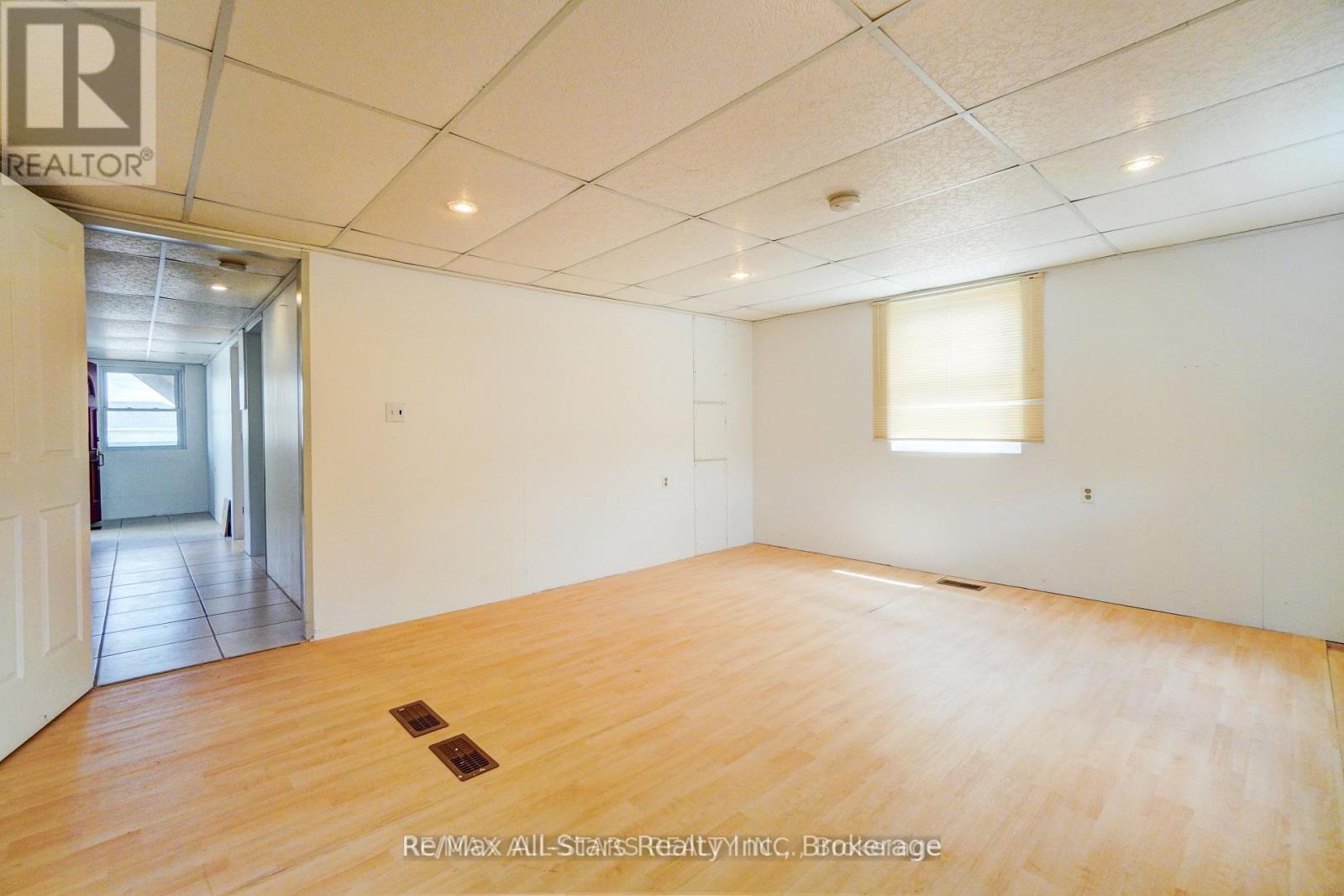 94 ADELAIDE STREET N - 26