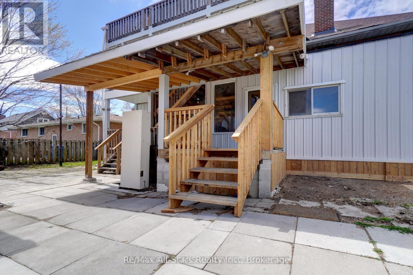 94 ADELAIDE STREET N - 4