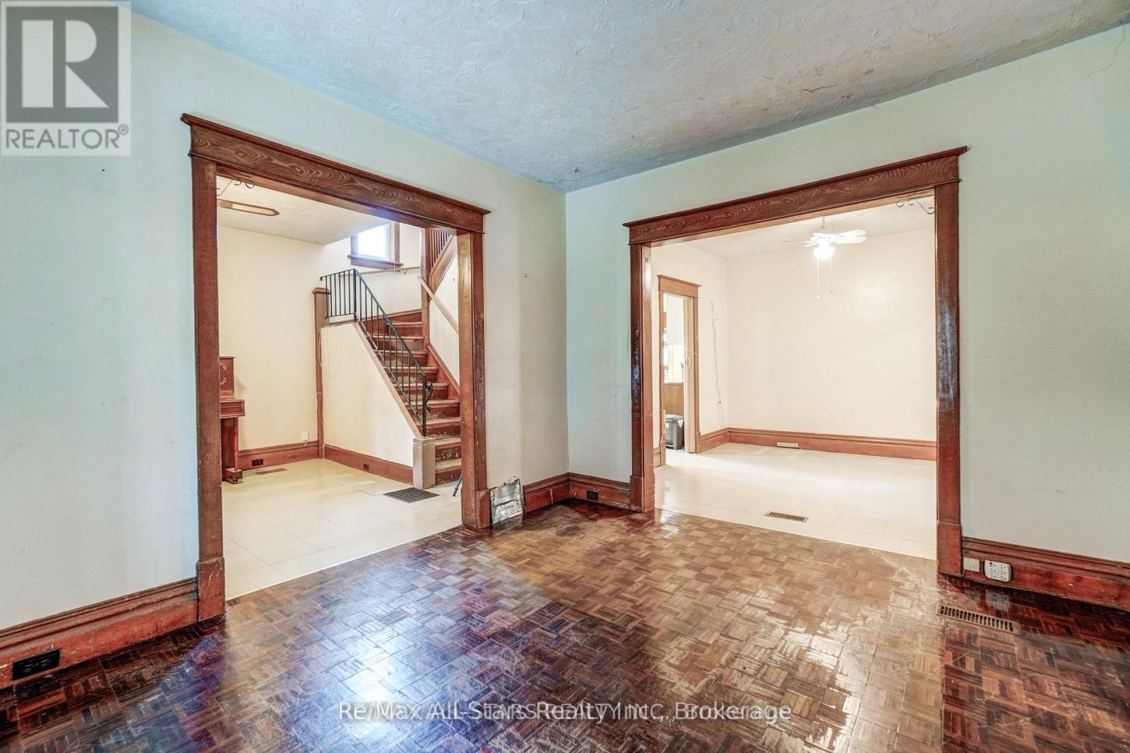 94 ADELAIDE STREET N - 8