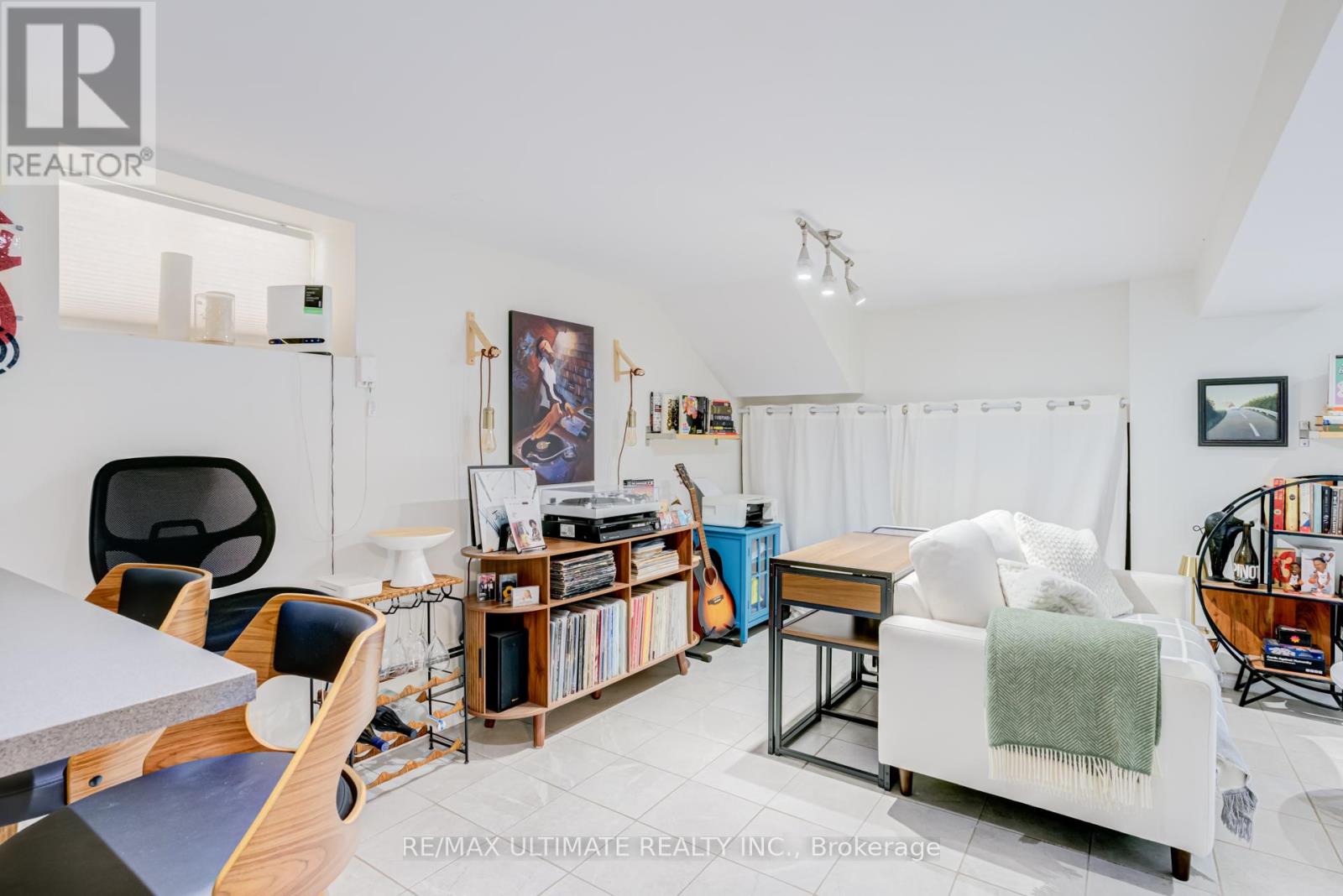 533 KINGSTON ROAD - 12