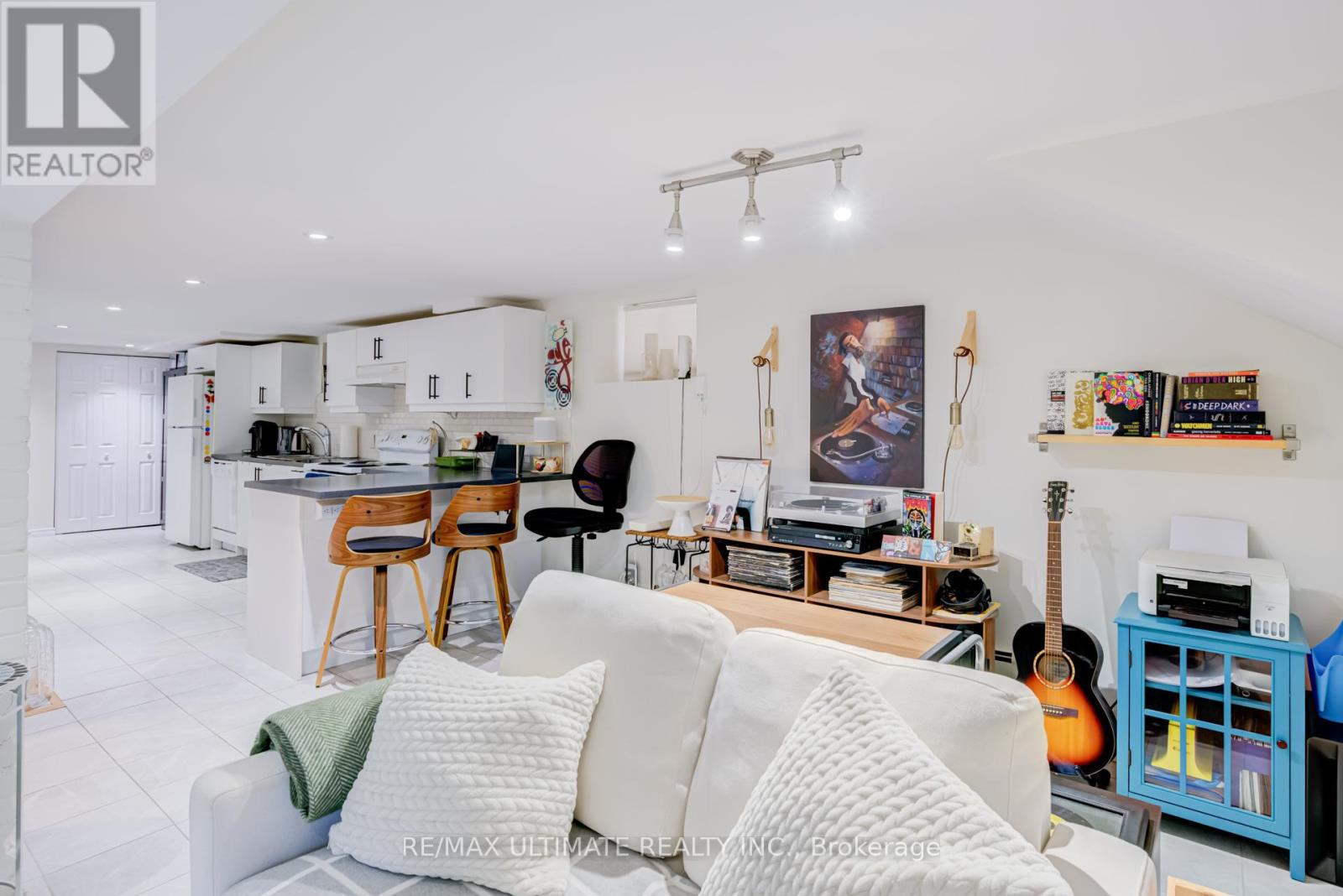 533 KINGSTON ROAD - 14