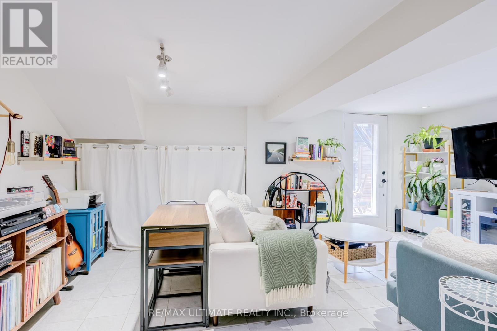 533 KINGSTON ROAD - 17