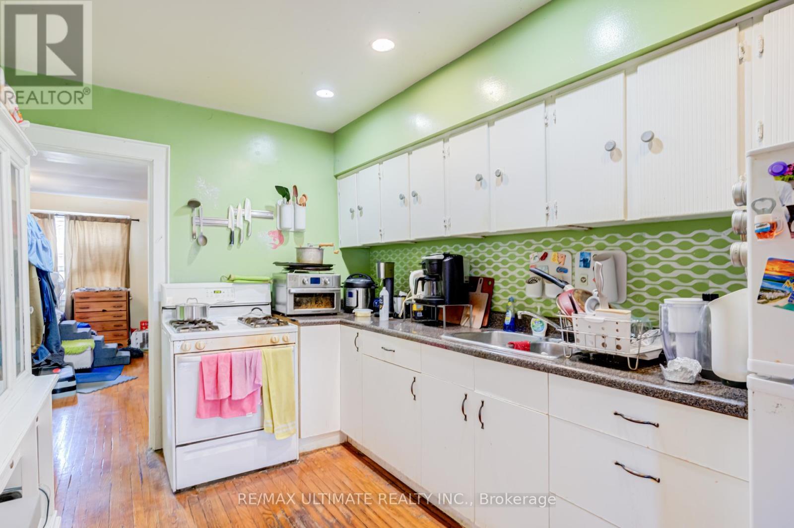 533 KINGSTON ROAD - 32