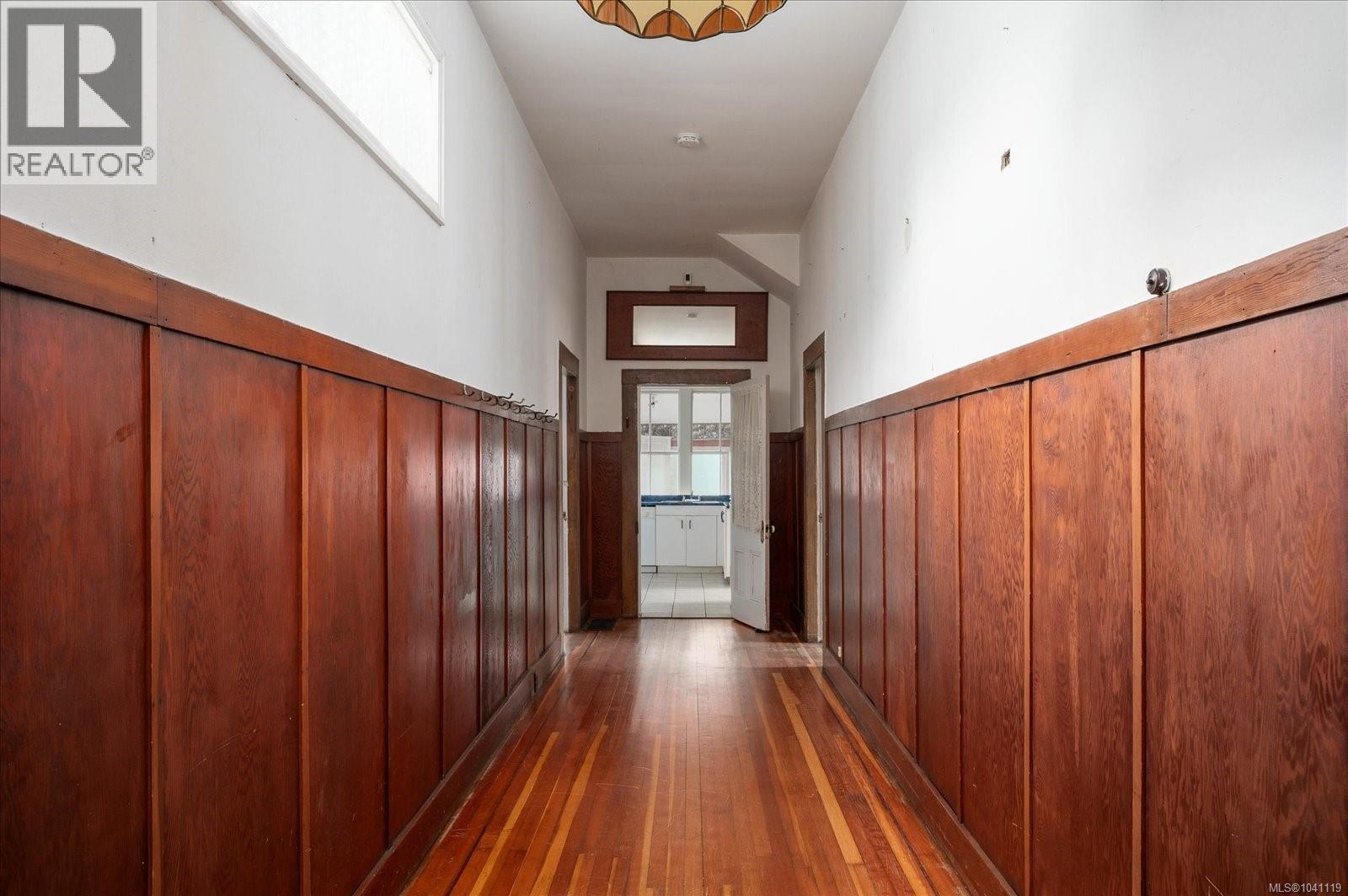55 Haliburton St - 4