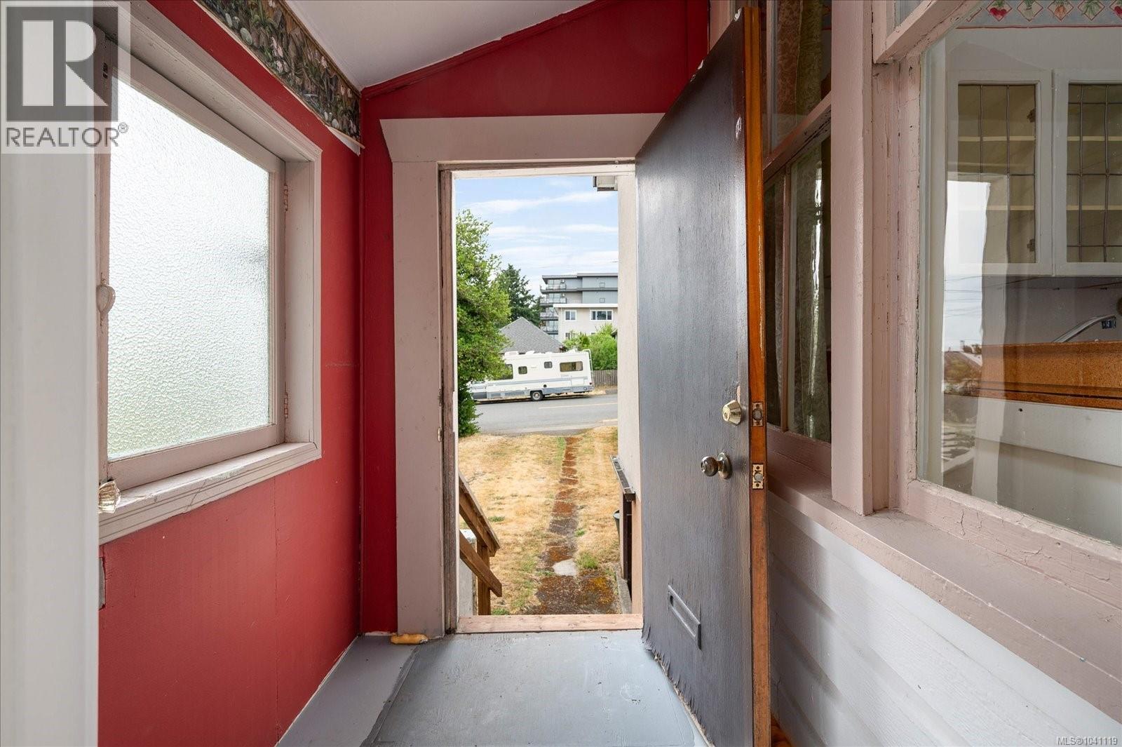 55 Haliburton St - 31