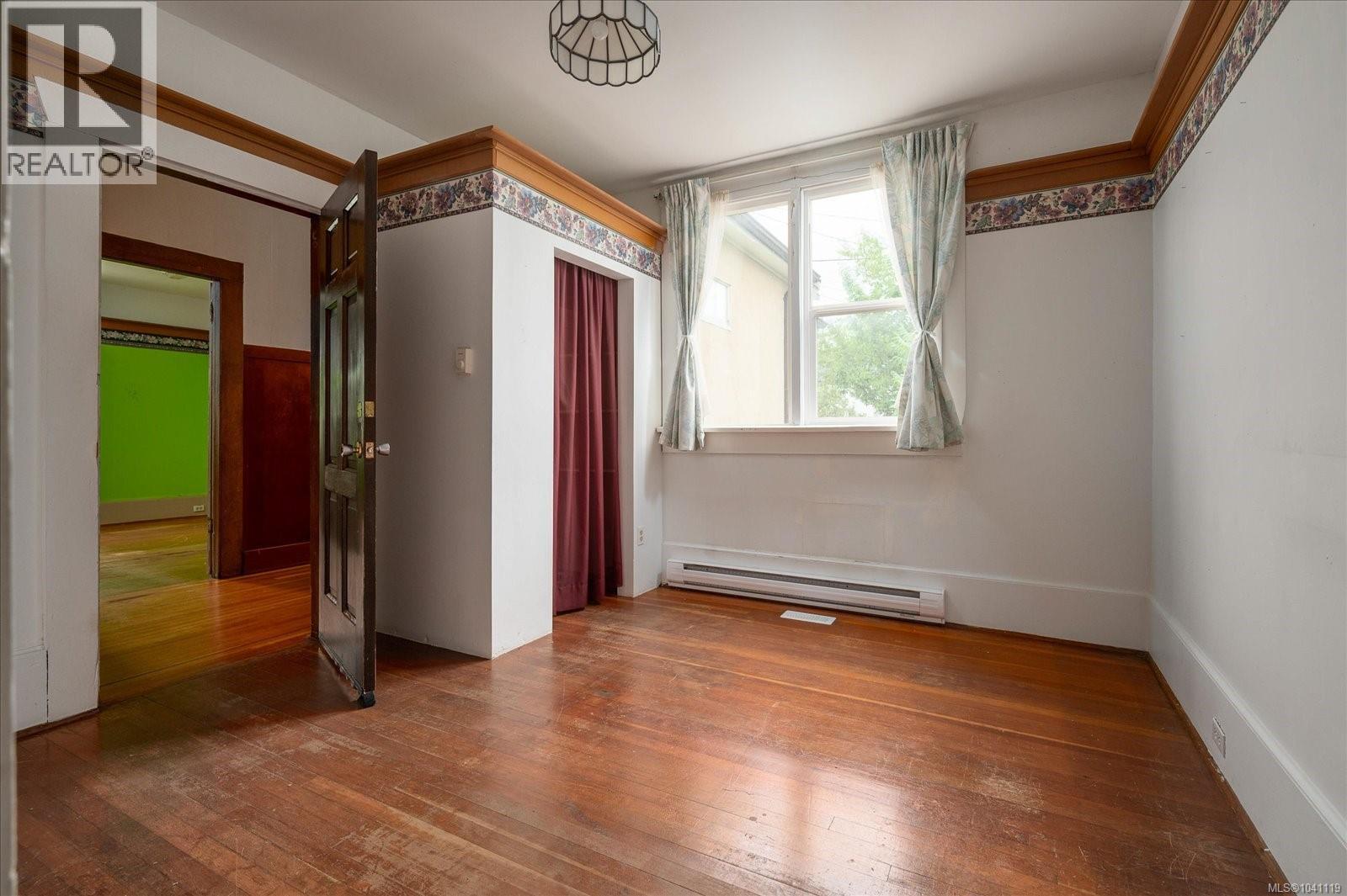 55 Haliburton St - 21