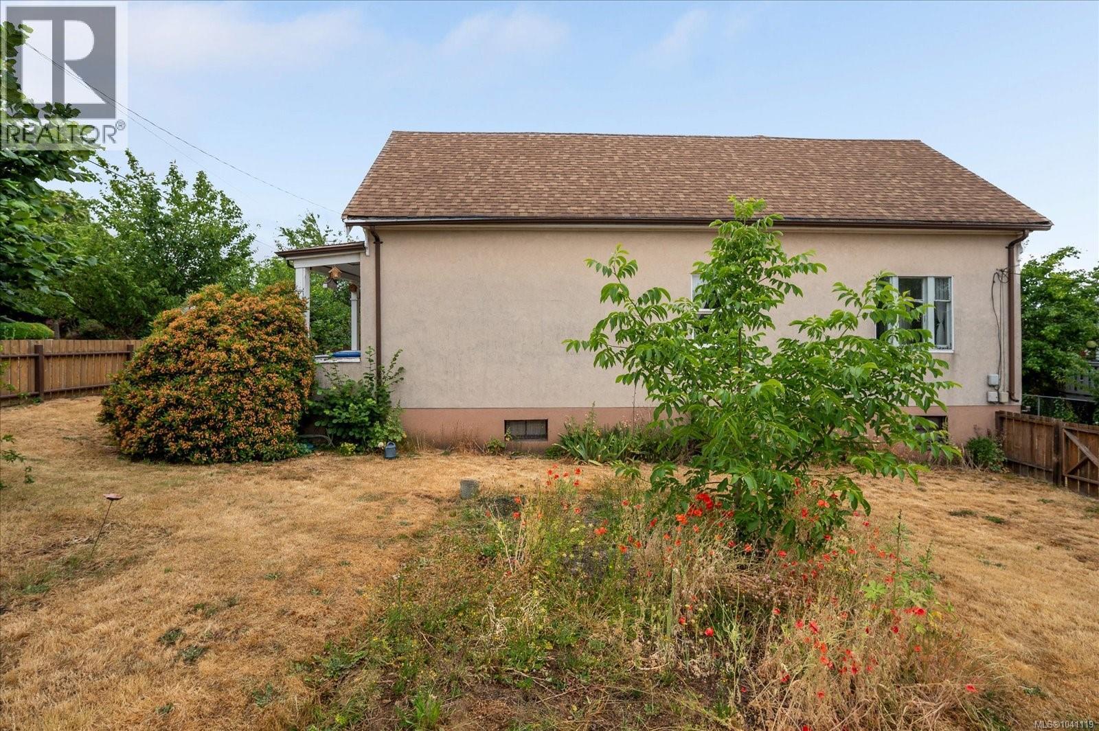55 Haliburton St - 54