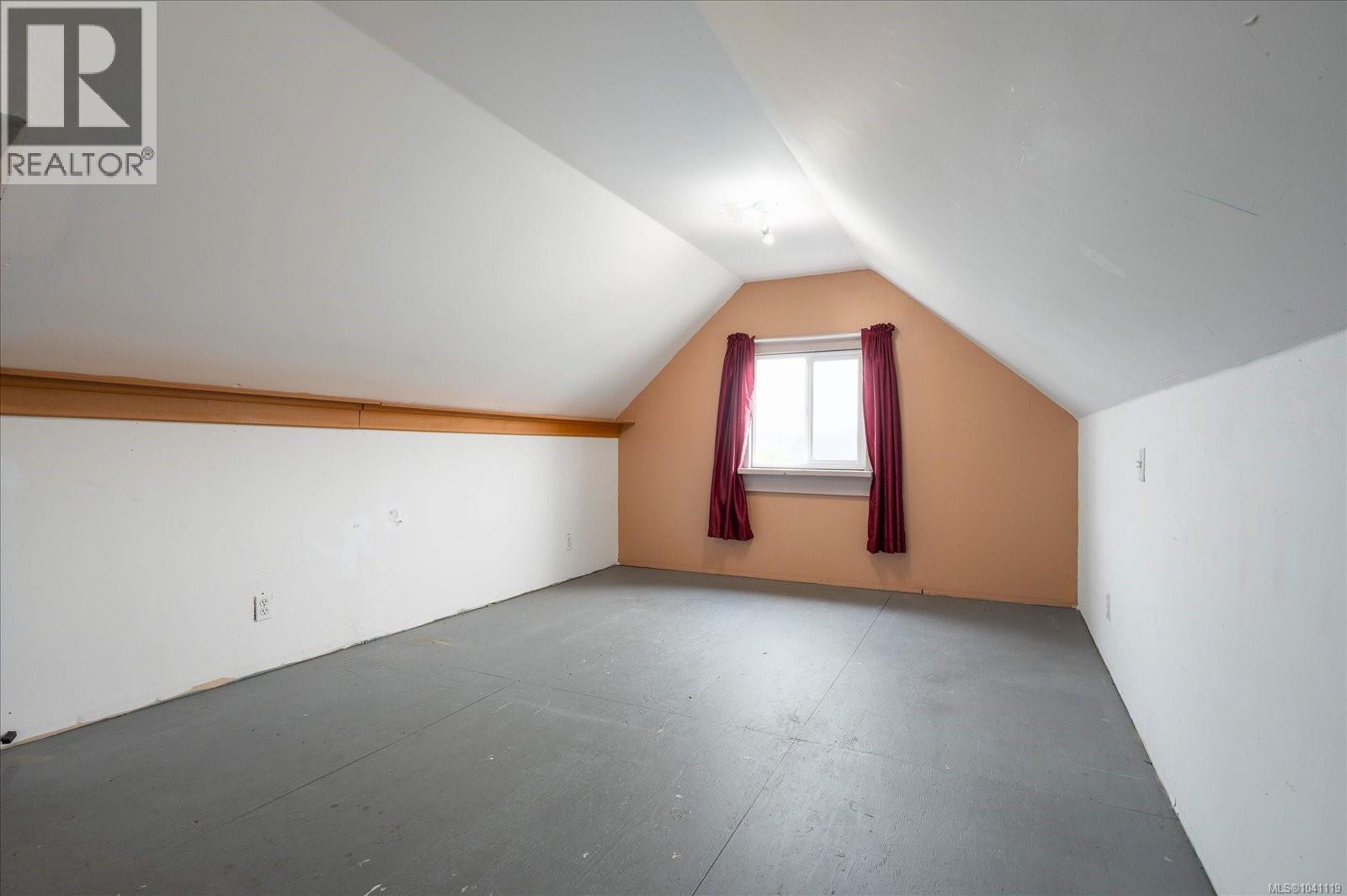 55 Haliburton St - 33