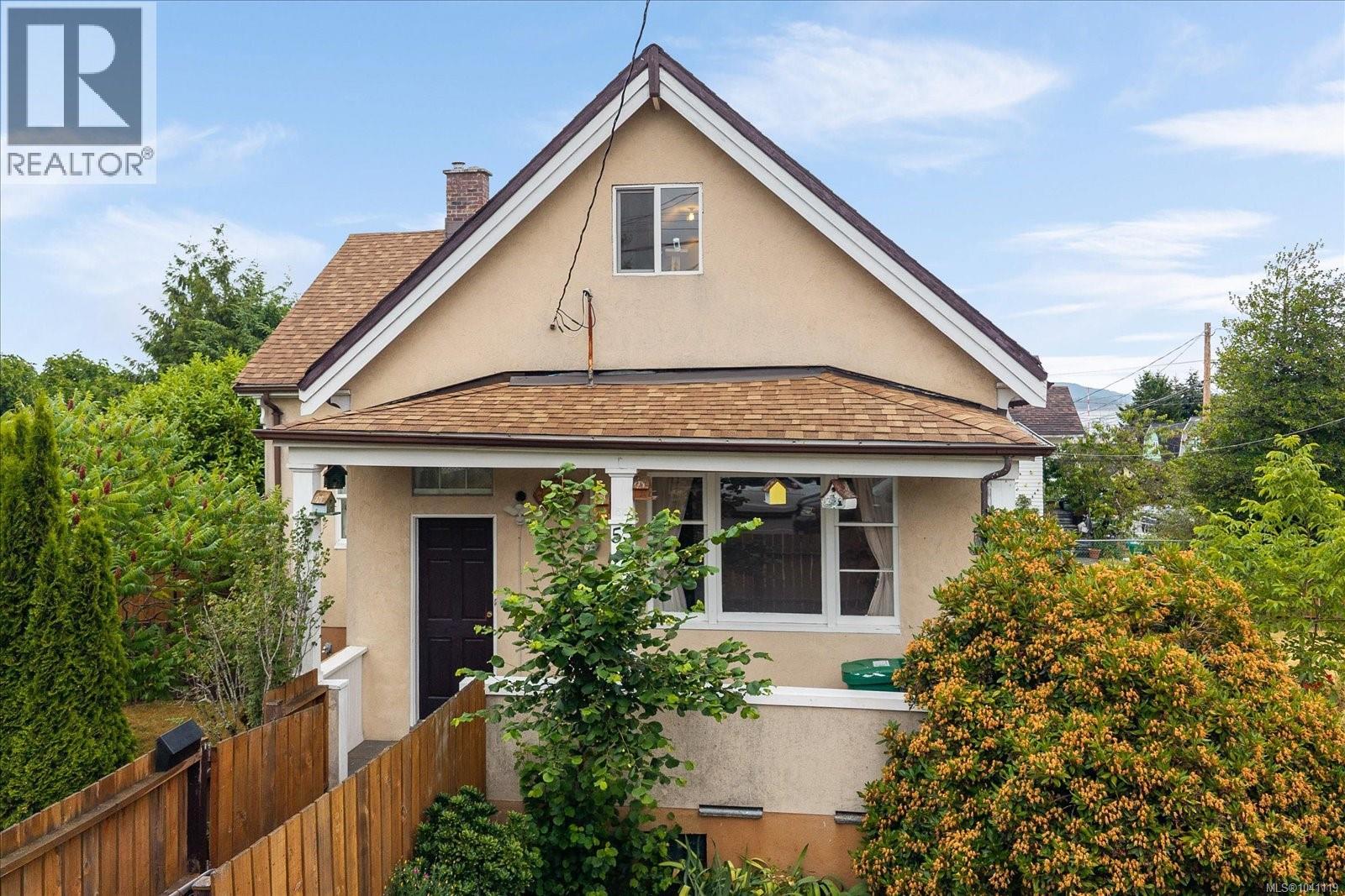 55 Haliburton St - 68