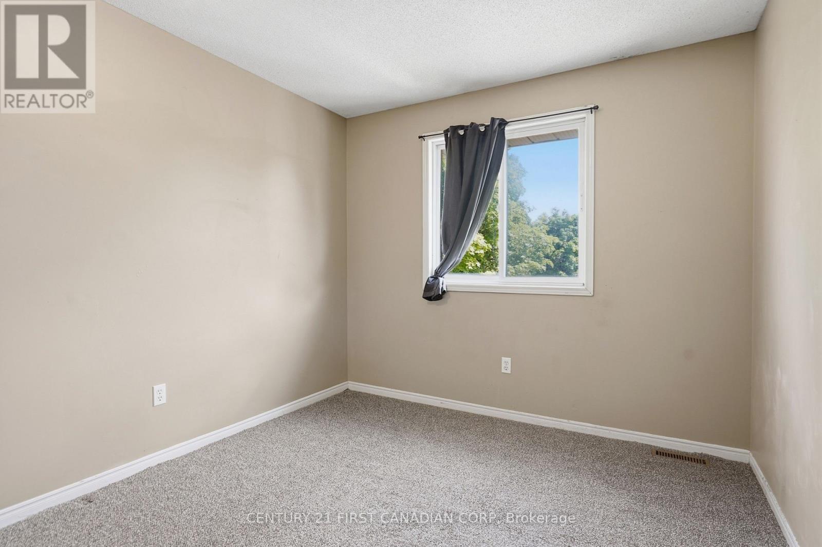 #25 190 FLEMING DRIVE - 13