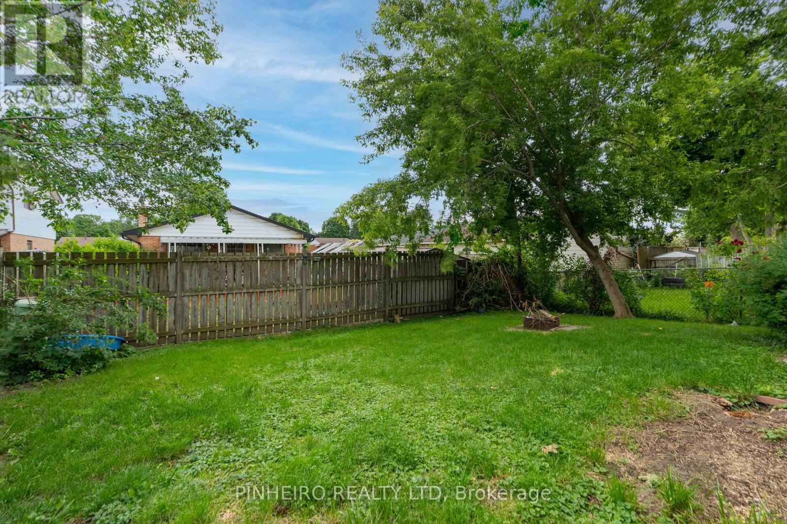 15 VILLENEUVE CRESCENT - 10