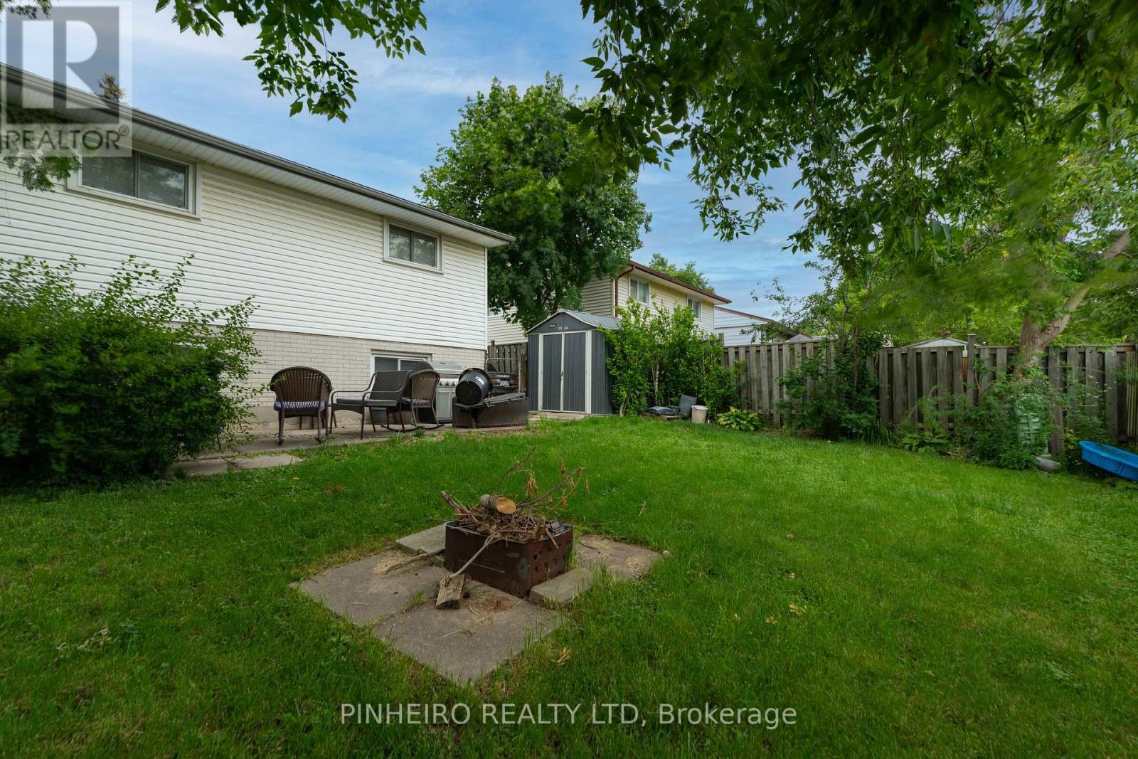 15 VILLENEUVE CRESCENT - 13