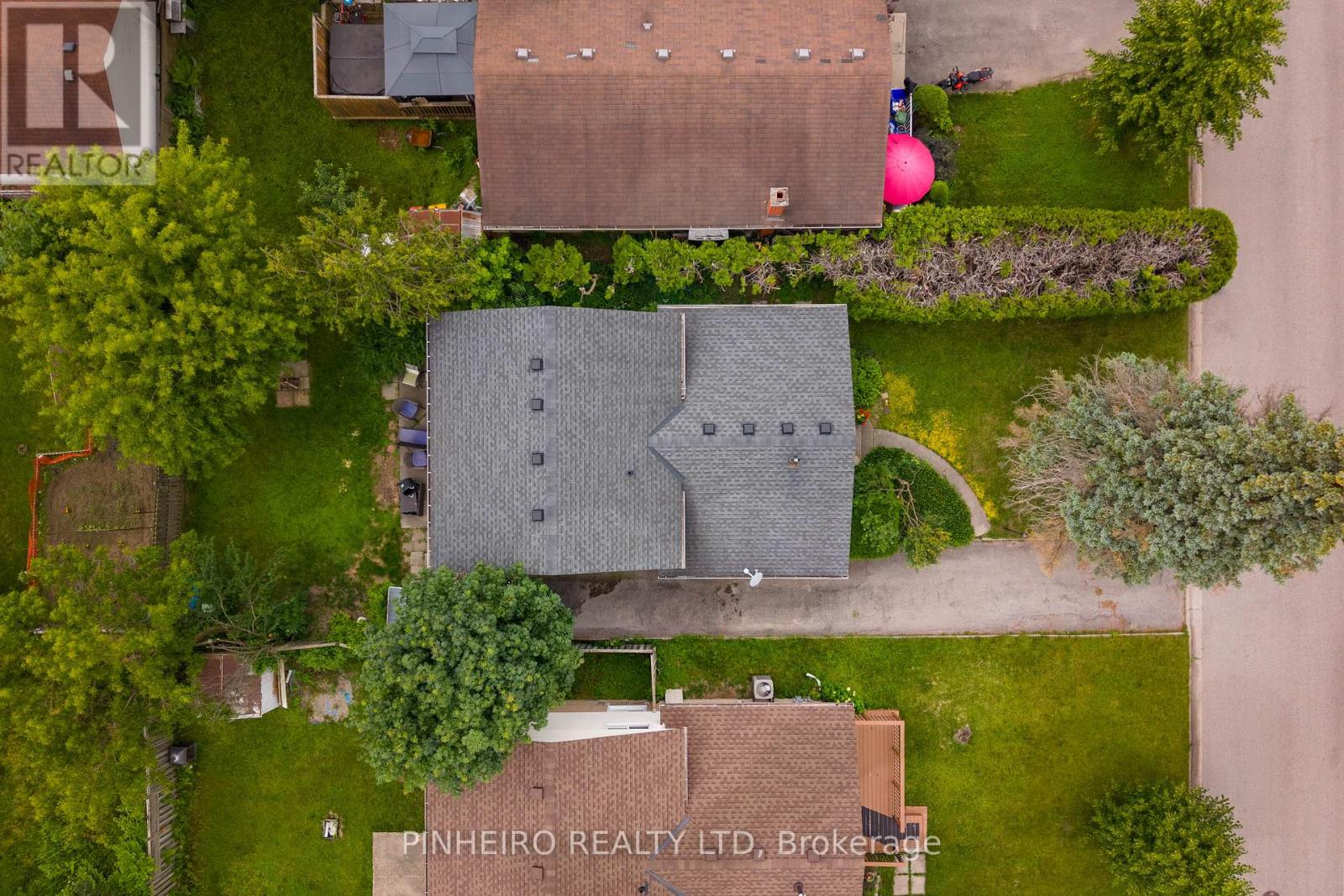 15 VILLENEUVE CRESCENT - 14