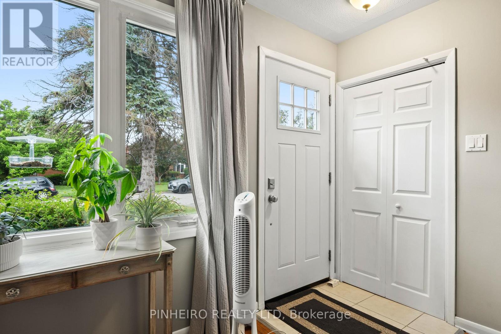 15 VILLENEUVE CRESCENT - 15