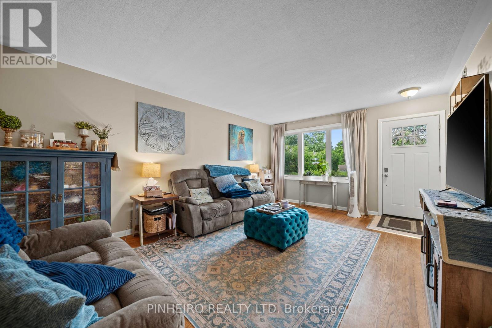 15 VILLENEUVE CRESCENT - 18
