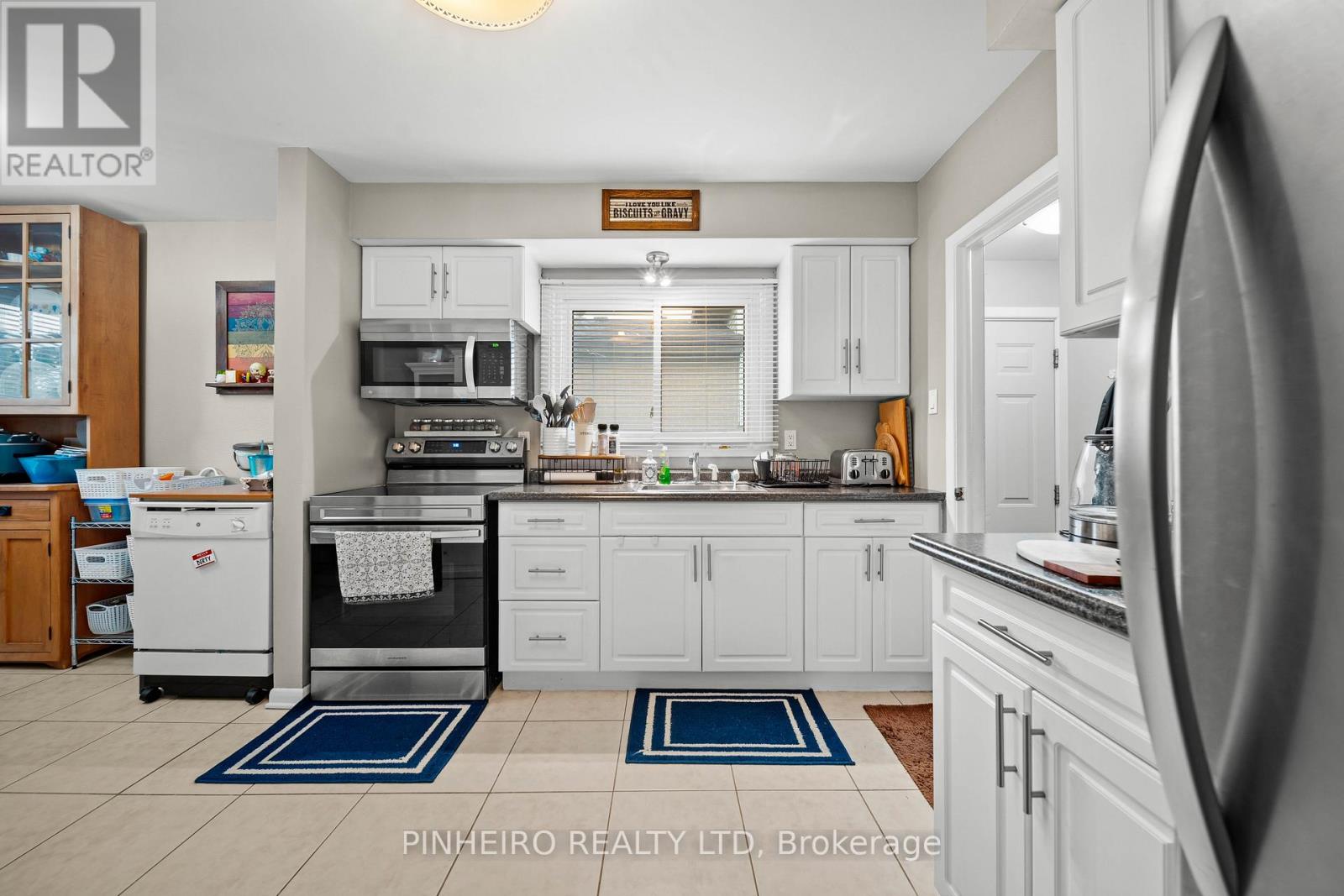 15 VILLENEUVE CRESCENT - 19