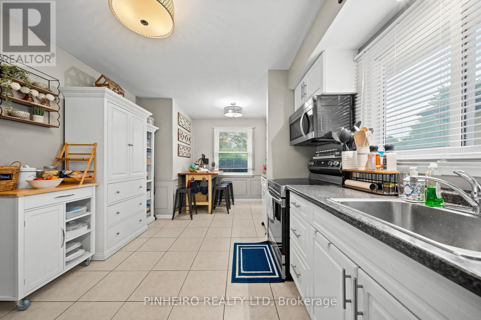 15 VILLENEUVE CRESCENT - 20