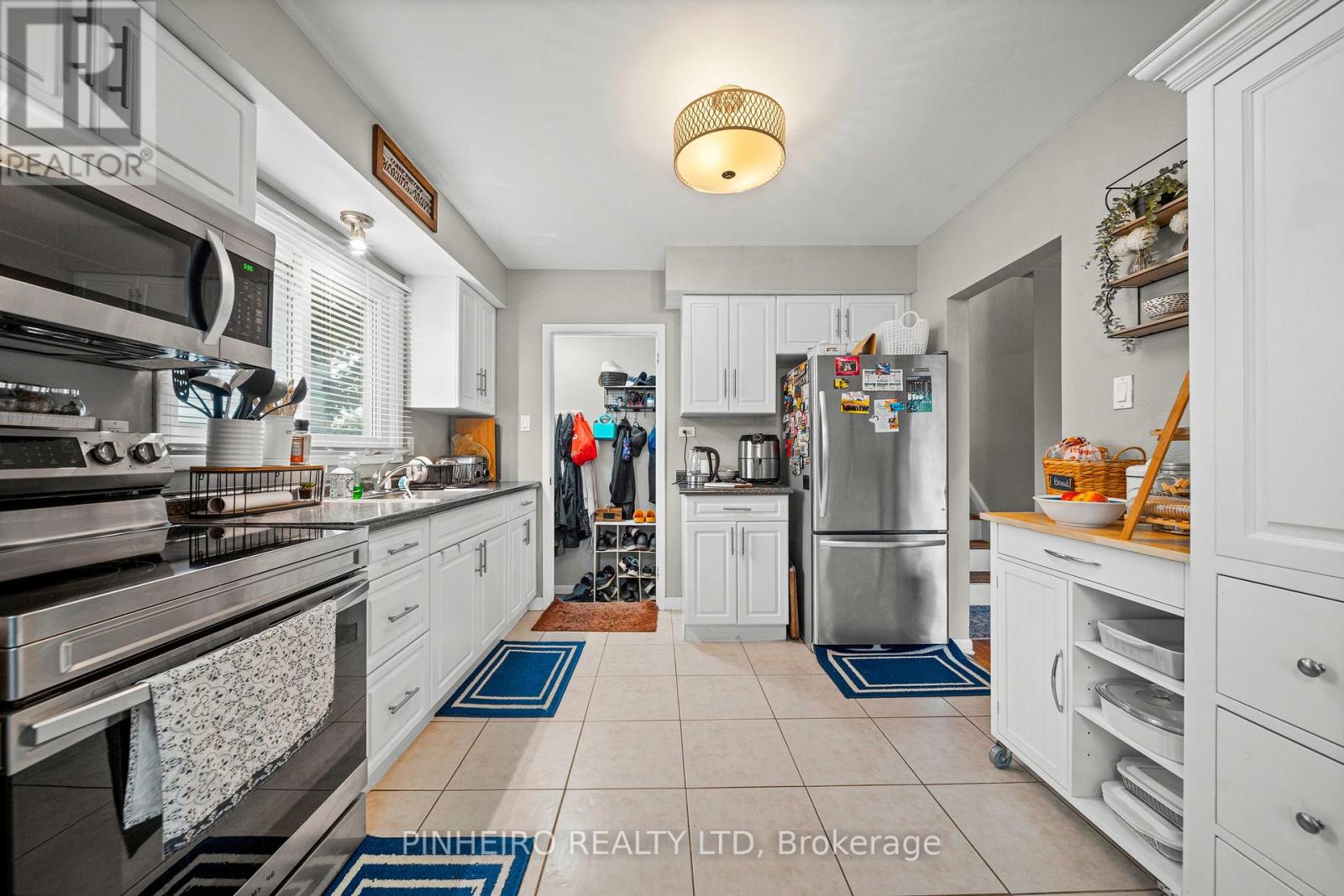 15 VILLENEUVE CRESCENT - 21