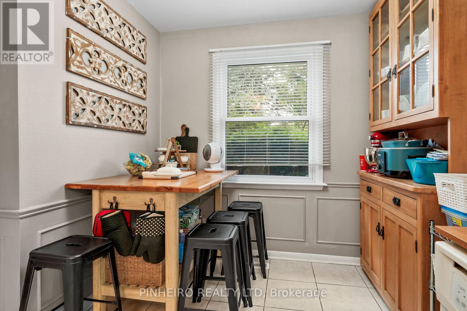 15 VILLENEUVE CRESCENT - 22