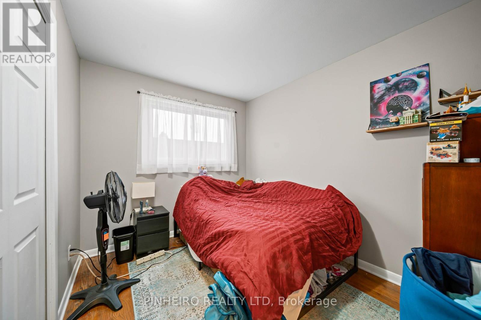 15 VILLENEUVE CRESCENT - 27