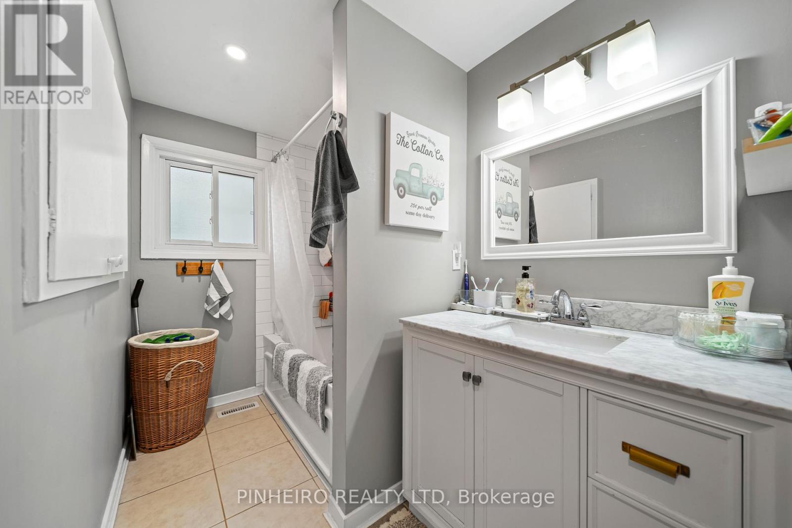 15 VILLENEUVE CRESCENT - 28