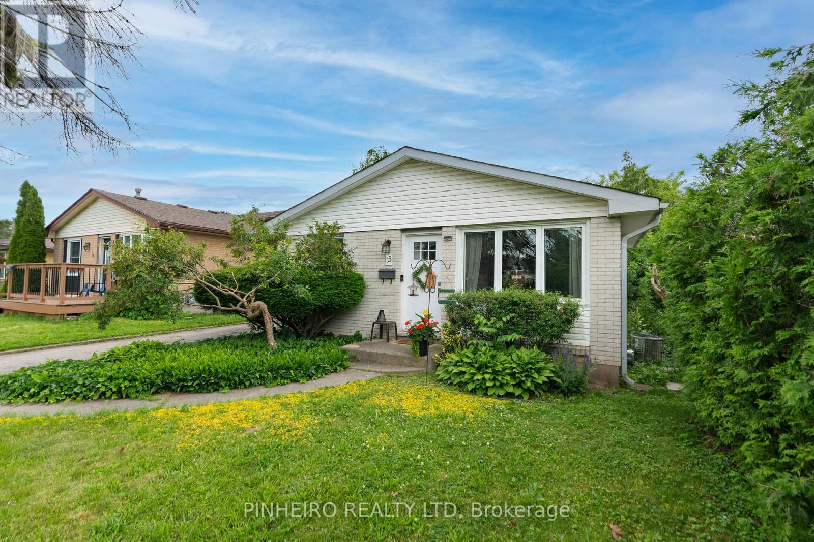 15 VILLENEUVE CRESCENT - 3