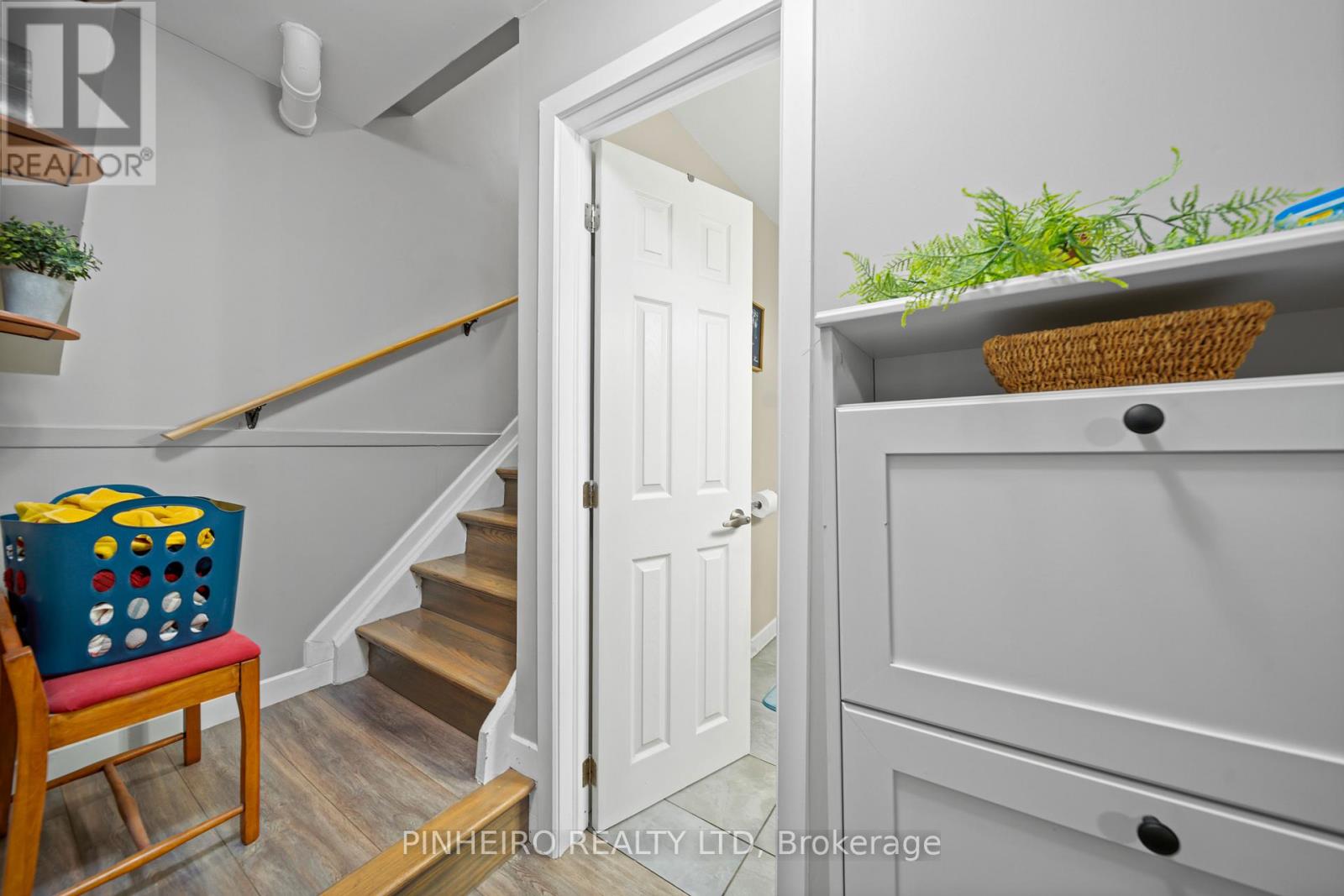 15 VILLENEUVE CRESCENT - 30