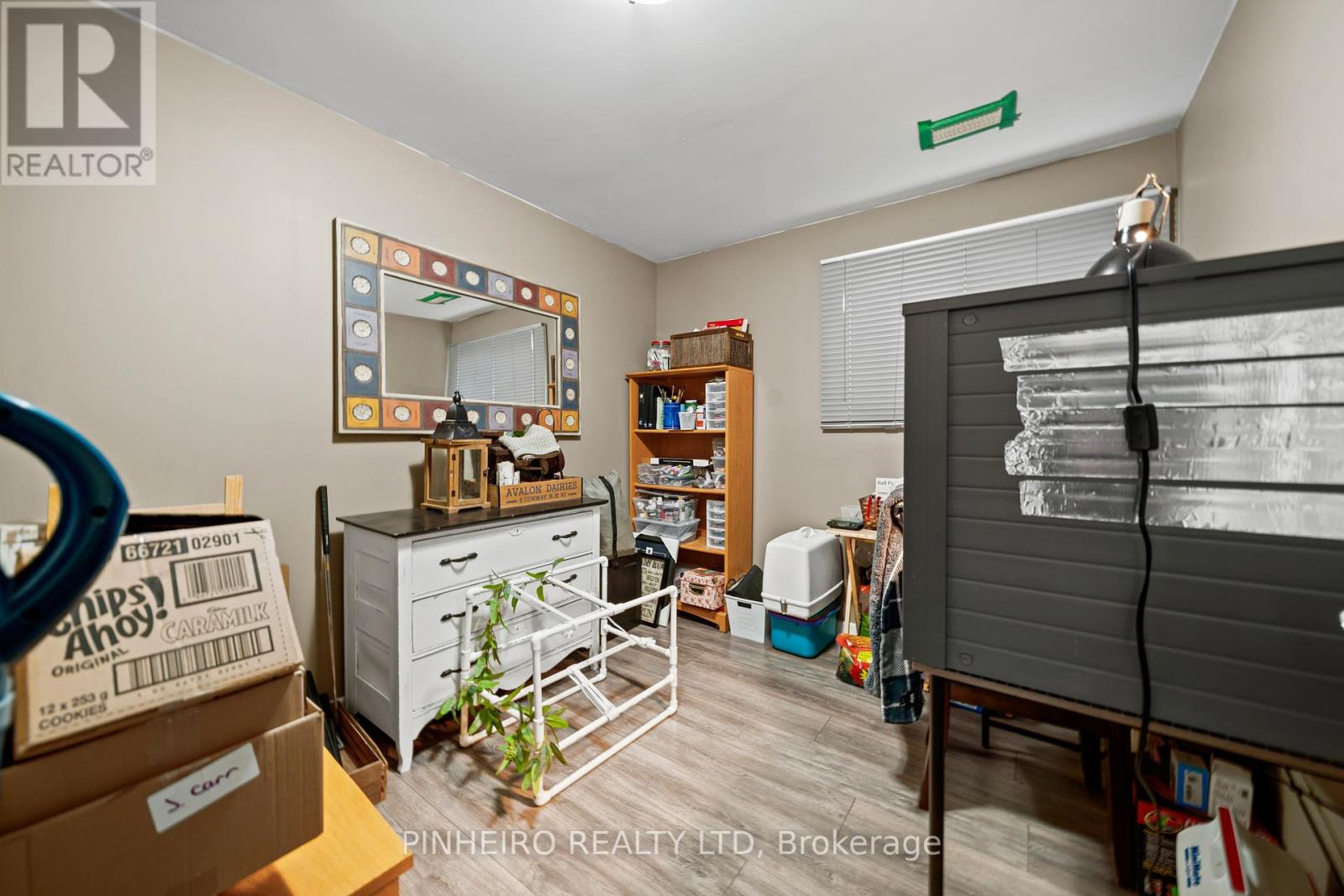 15 VILLENEUVE CRESCENT - 33