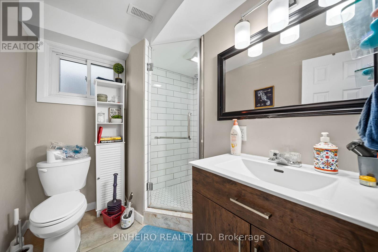 15 VILLENEUVE CRESCENT - 34