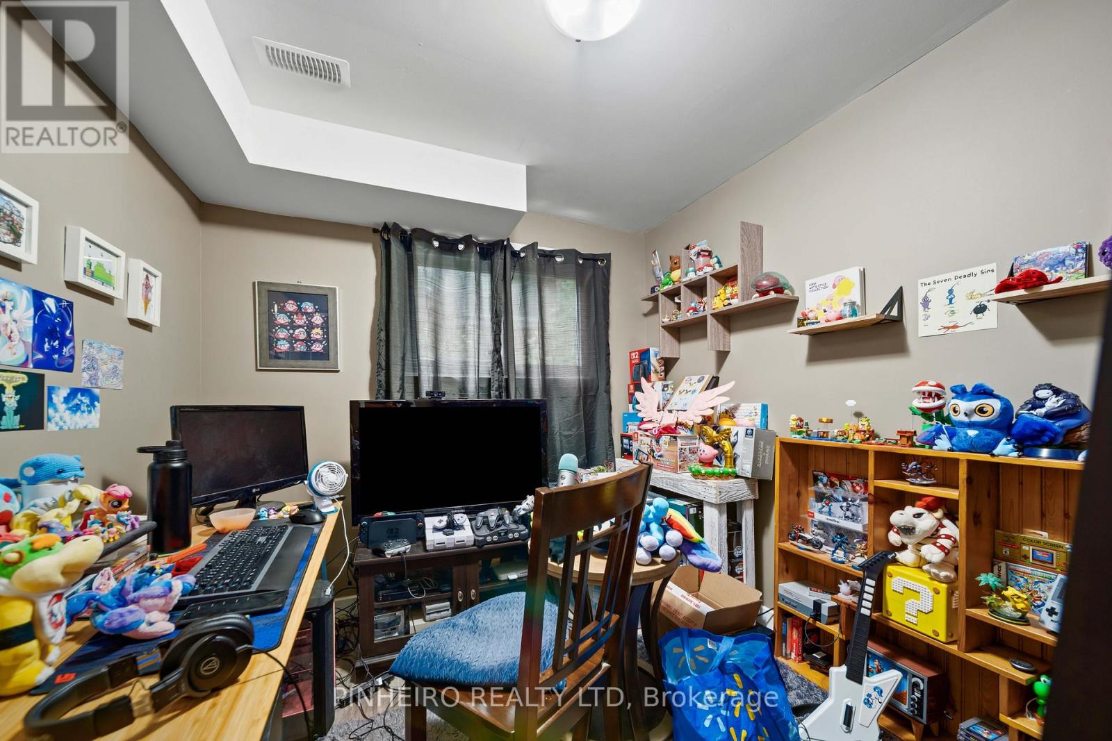 15 VILLENEUVE CRESCENT - 36