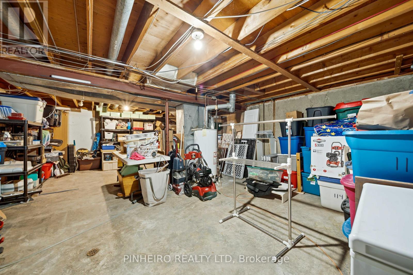 15 VILLENEUVE CRESCENT - 37