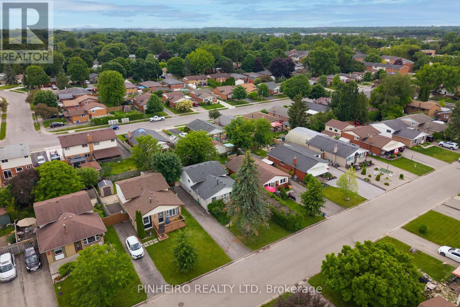 15 VILLENEUVE CRESCENT - 4