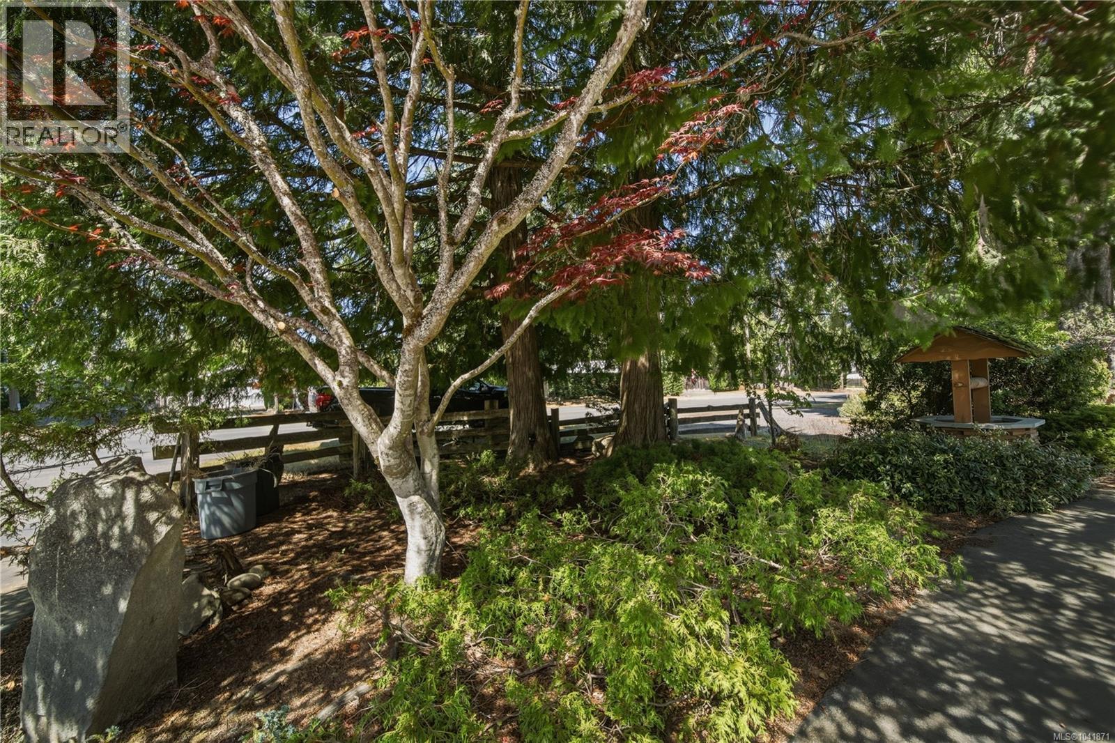 476 Qualicum Rd - 38