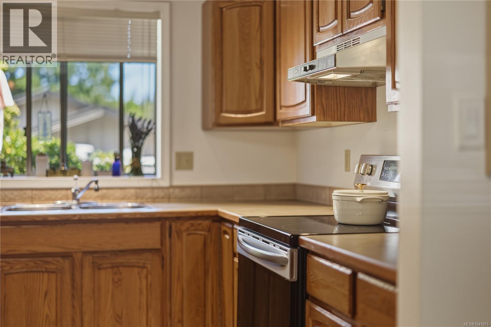 476 Qualicum Rd - 6
