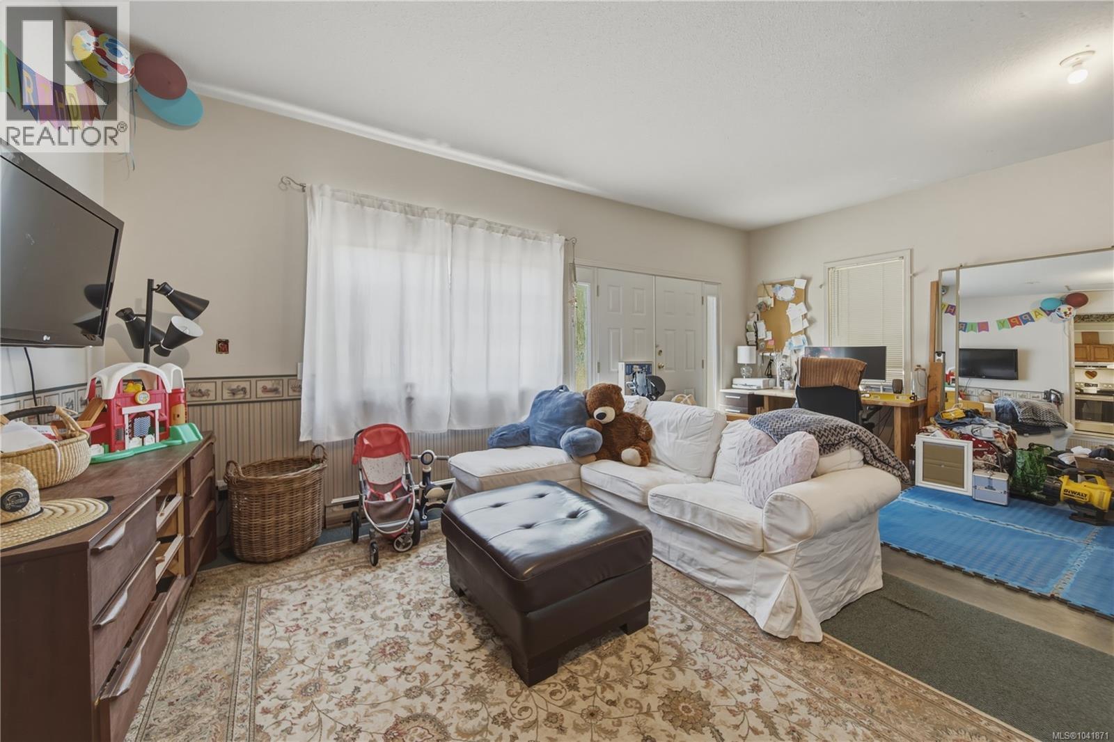 476 Qualicum Rd - 36